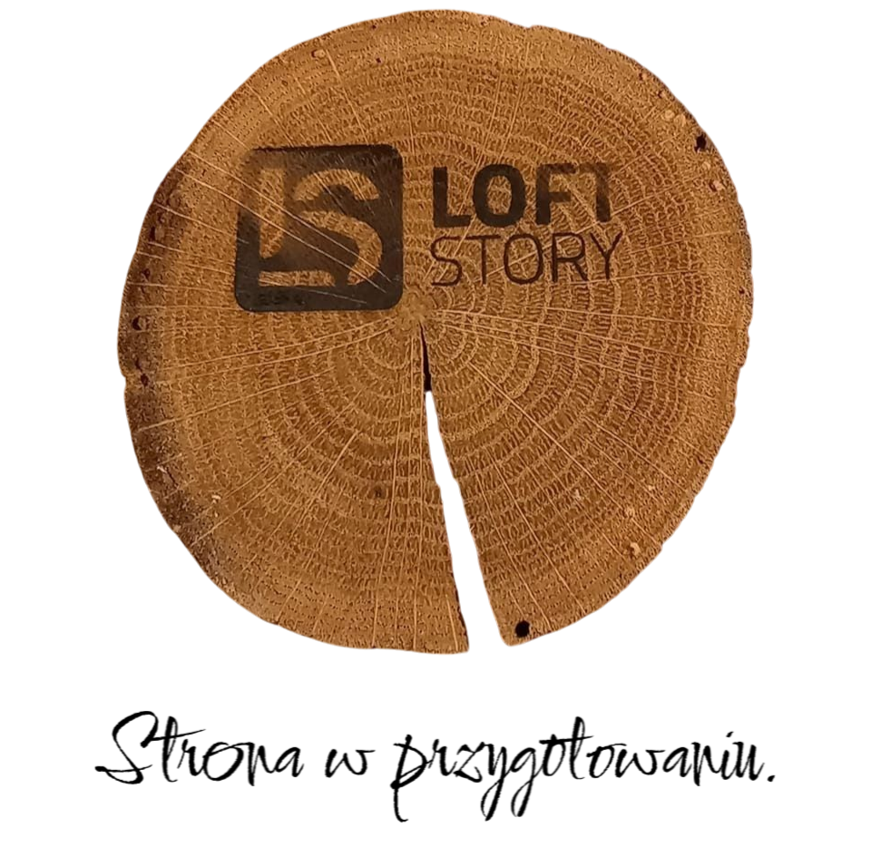 Logo firmy LoftStory wypalone na drewnianym krążku